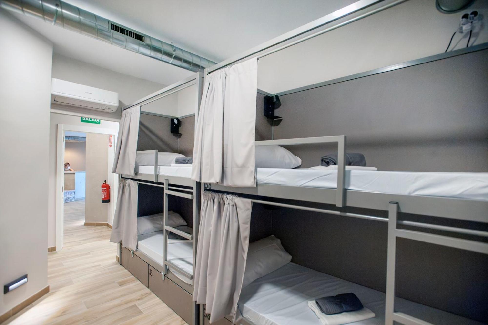 Hostel Dos Estaciones - Free Towels, Coffee & Tea, Remote Check-In アリカンテ エクステリア 写真