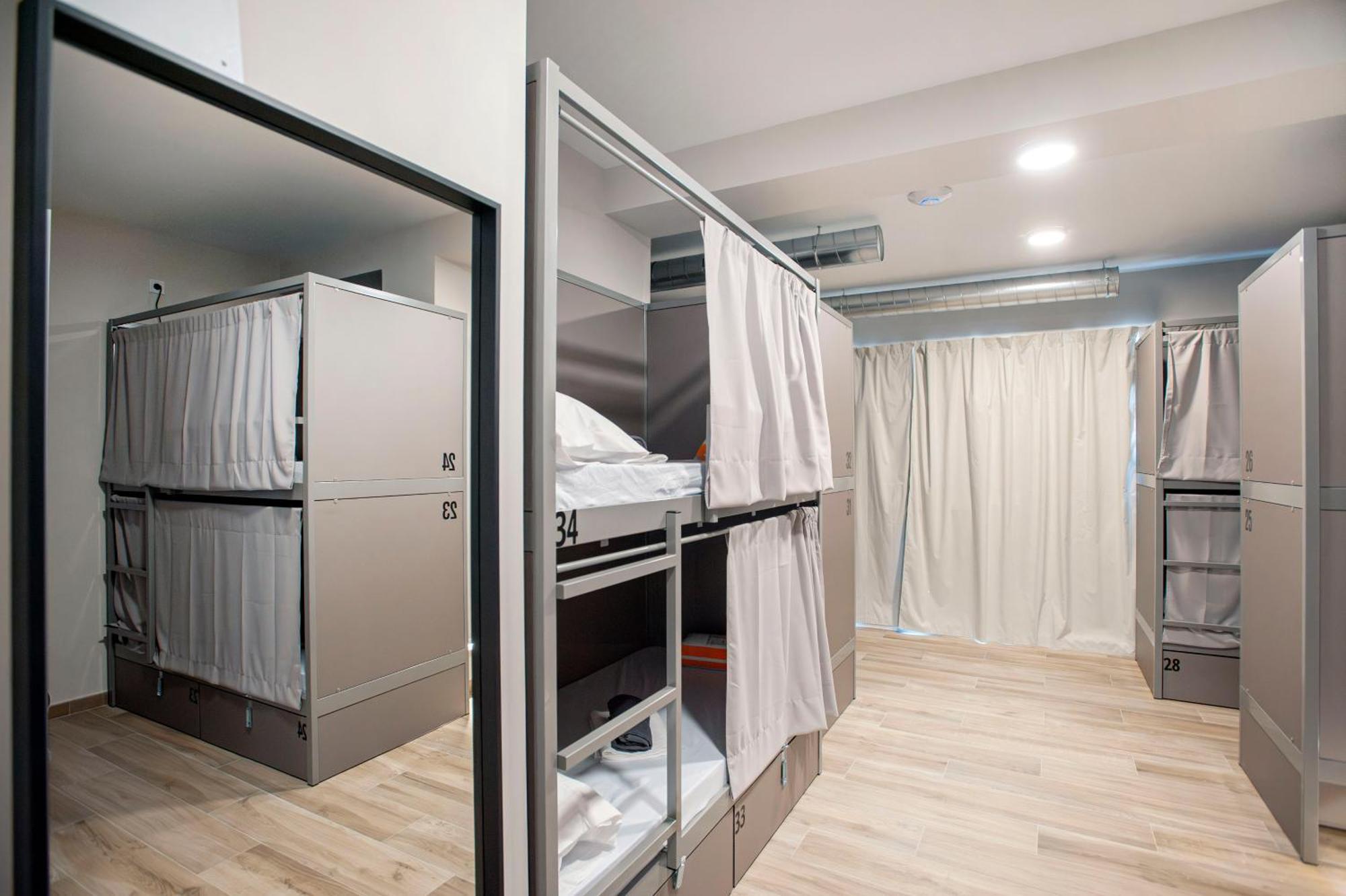 Hostel Dos Estaciones - Free Towels, Coffee & Tea, Remote Check-In アリカンテ エクステリア 写真