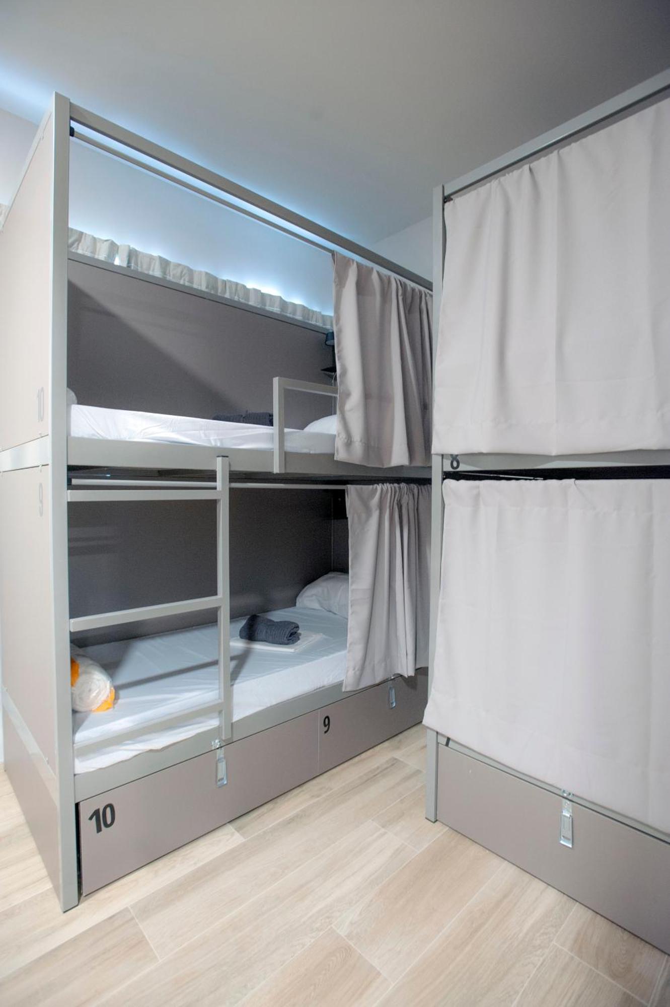 Hostel Dos Estaciones - Free Towels, Coffee & Tea, Remote Check-In アリカンテ エクステリア 写真