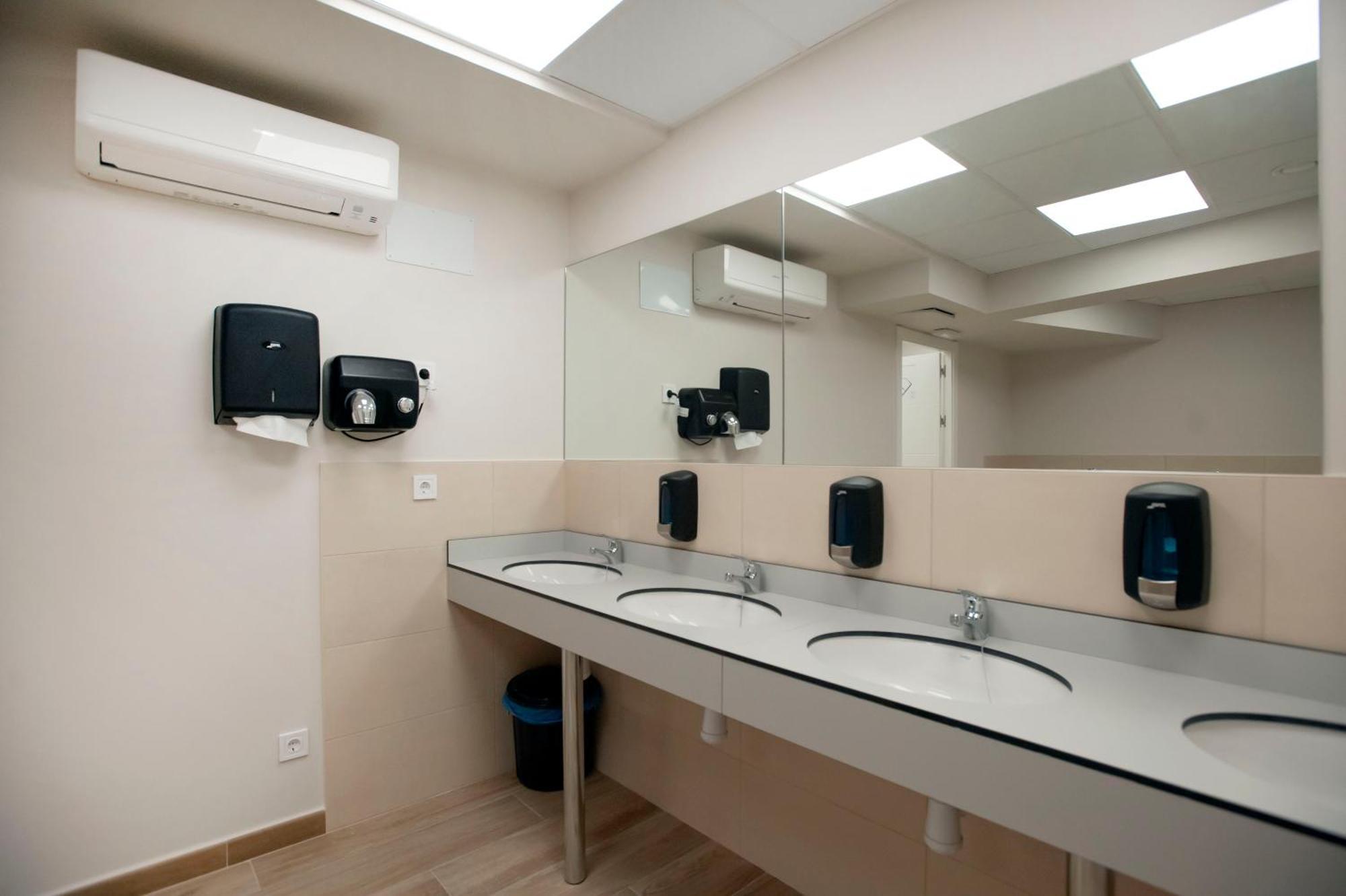 Hostel Dos Estaciones - Free Towels, Coffee & Tea, Remote Check-In アリカンテ エクステリア 写真