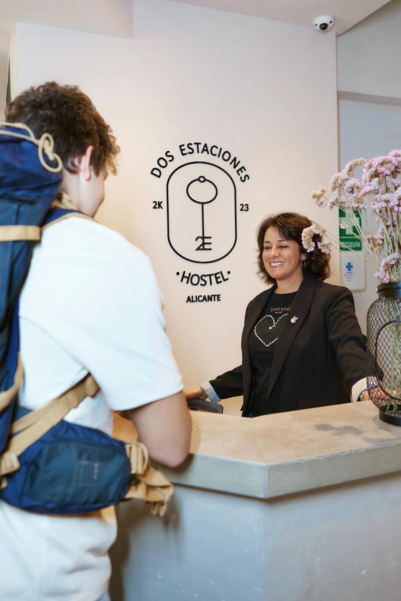 Hostel Dos Estaciones - Free Towels, Coffee & Tea, Remote Check-In アリカンテ エクステリア 写真