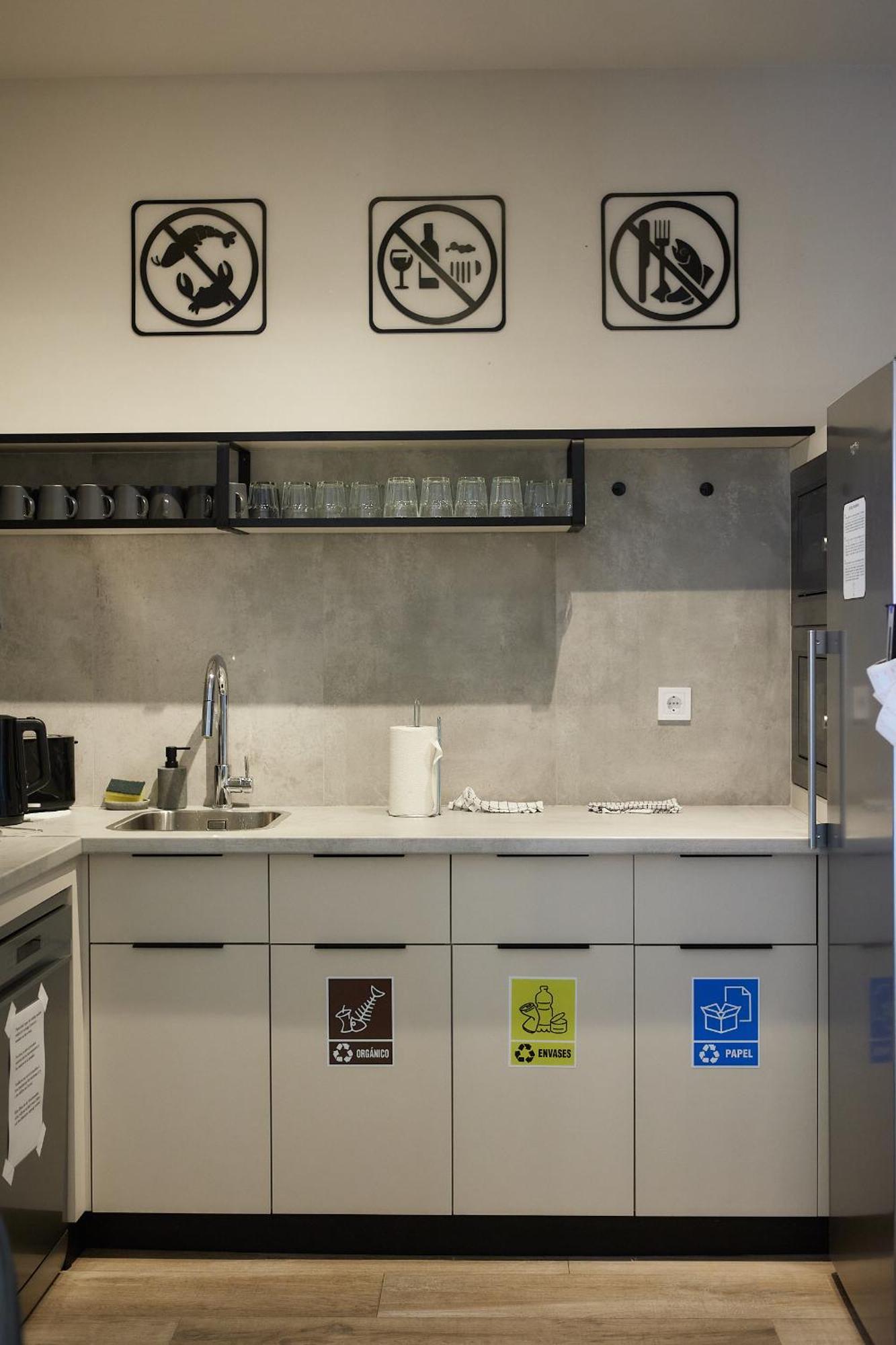 Hostel Dos Estaciones - Free Towels, Coffee & Tea, Remote Check-In アリカンテ エクステリア 写真