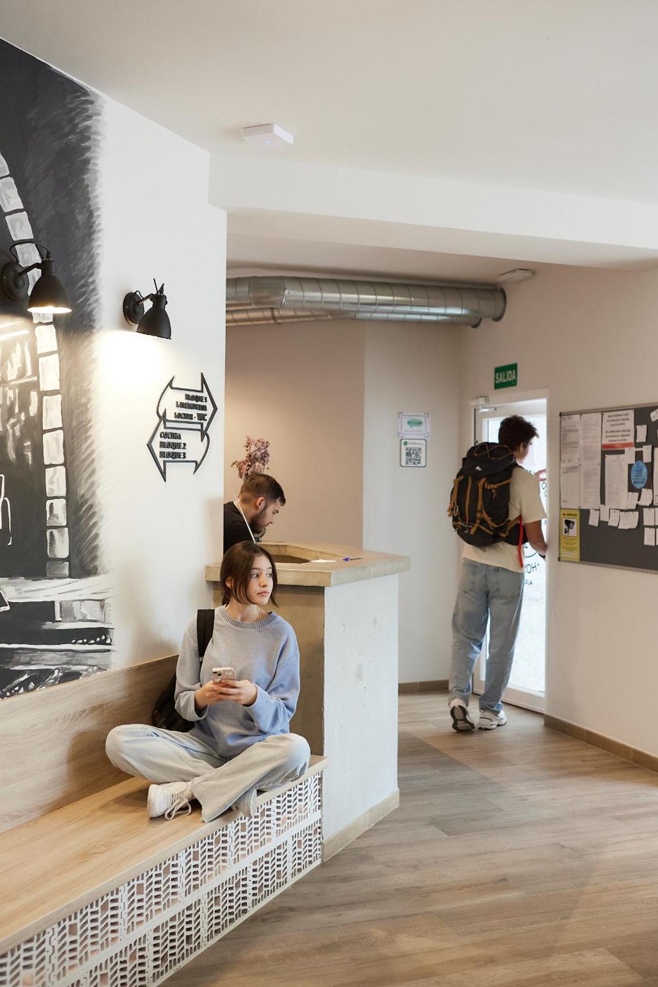 Hostel Dos Estaciones - Free Towels, Coffee & Tea, Remote Check-In アリカンテ エクステリア 写真