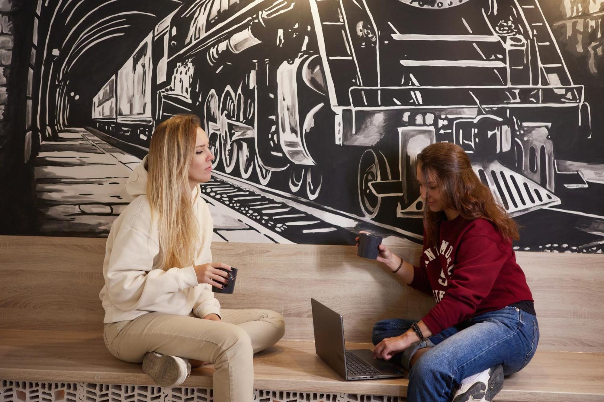 Hostel Dos Estaciones - Free Towels, Coffee & Tea, Remote Check-In アリカンテ エクステリア 写真